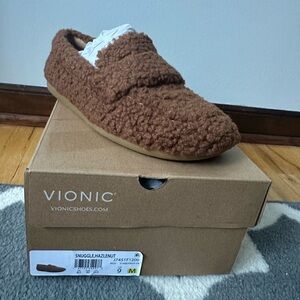 Vionic Hazelnut Fuzzy Slippers